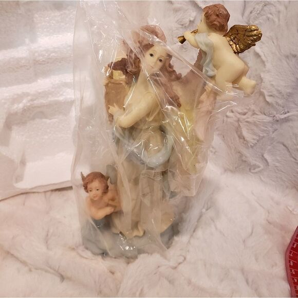 Angel   - Picture 2 of 8